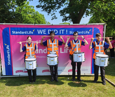 CadetsWMP's tweet photo. Working so hard we are so proud of #1SH & #1DrumCorps handing out medals, water and snacks as well as beating the drum for #runners & #walkers through the finish line @raceforlife @CR_UK @StandardLifeUK #RFLinYourShoes ๐๐๐
๐โโ๏ธ๐โโ๏ธ๐๐ฎโโ๏ธ๐ฎโโ๏ธ๐๐ฅ๐๐ https://t.co/nCgfMhEOyF