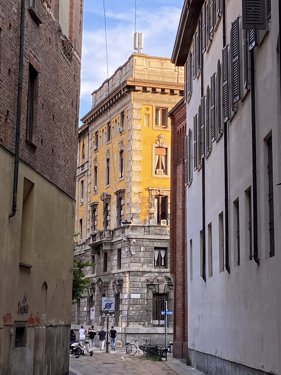 It was a beautiful day exploring Milan with a few of my coworkers. We had a new hire & this was her first international flight. Love our new hires. 😄 #crewlife #stephslayovers