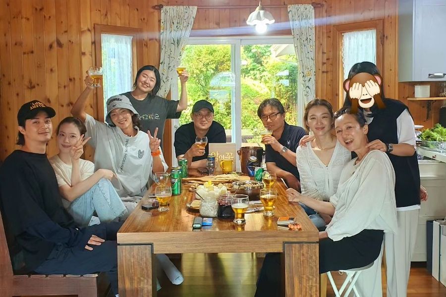 #LeeJoonGi, #MoonChaeWon, And More '#FlowerOfEvil' Cast And Crew Reunite For Drama's 3rd Anniversary
soompi.com/article/159325…