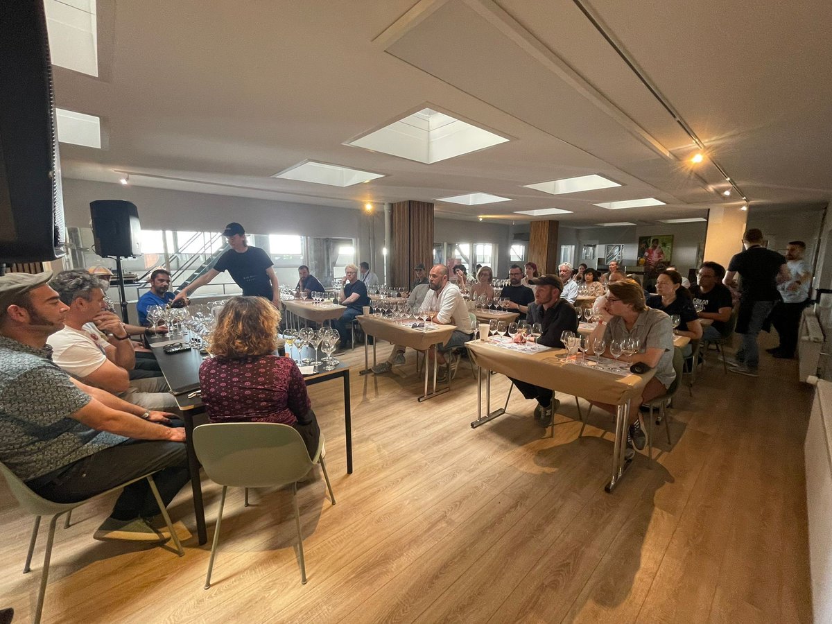 Comenzamos con una masterclass sobre los 🍷vinos de #castillayleon seguida de una degustación de los productos de las 1⃣0⃣ empresas participantes ante un grupo selecto de asistentes.