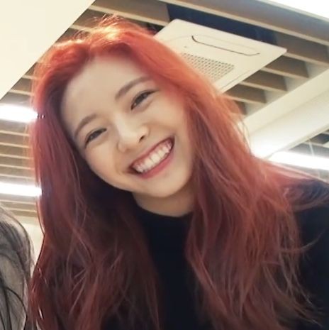 itzyunxa's tweet photo. One quality that makes me unique is that when I smile my eyes smile too. Shaped like the moon, usually called eye smile. also my mouth will show a row of neat teeth https://t.co/mXGcQrwWRi