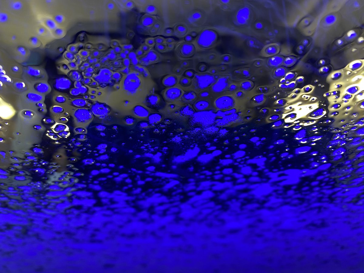 Bij een zonnige dag hoort ook een schone auto. Dus even langs de wasstraat. #makelaar #denhaag #autowash  #wonen #aankoopmakelaar #segbroek #funda #nvm