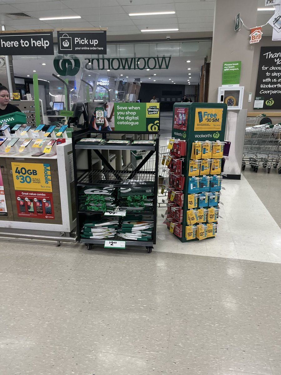 Sdesea's tweet photo. @woolworths ironically nothing has changed at the coorparoo site….3 out of 3 visits…..5:30 Friday…4 on Sunday and now 5:45 on Monday the express lane is closed….looks like customer service is dead here! https://t.co/HtzevKeaiv