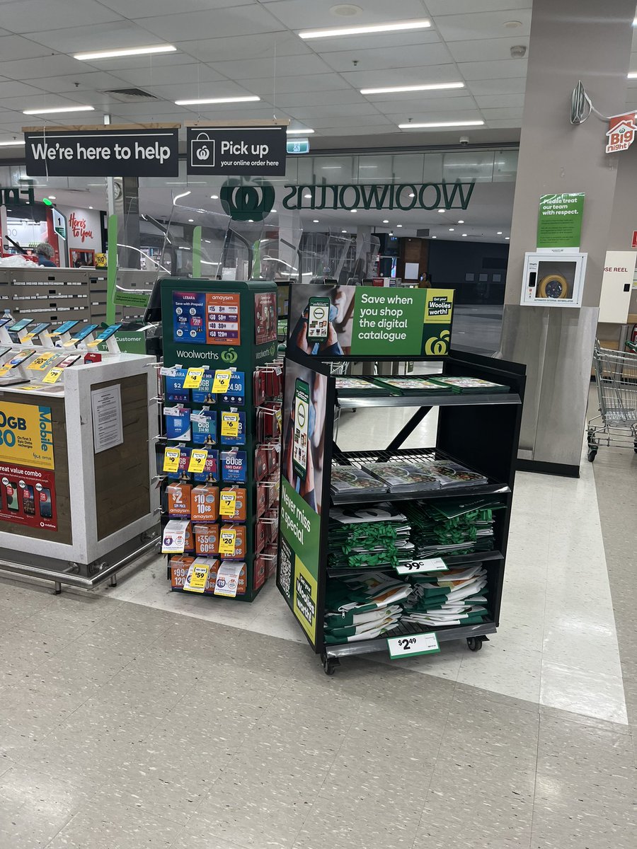 Sdesea's tweet photo. @woolworths ironically nothing has changed at the coorparoo site….3 out of 3 visits…..5:30 Friday…4 on Sunday and now 5:45 on Monday the express lane is closed….looks like customer service is dead here! https://t.co/HtzevKeaiv