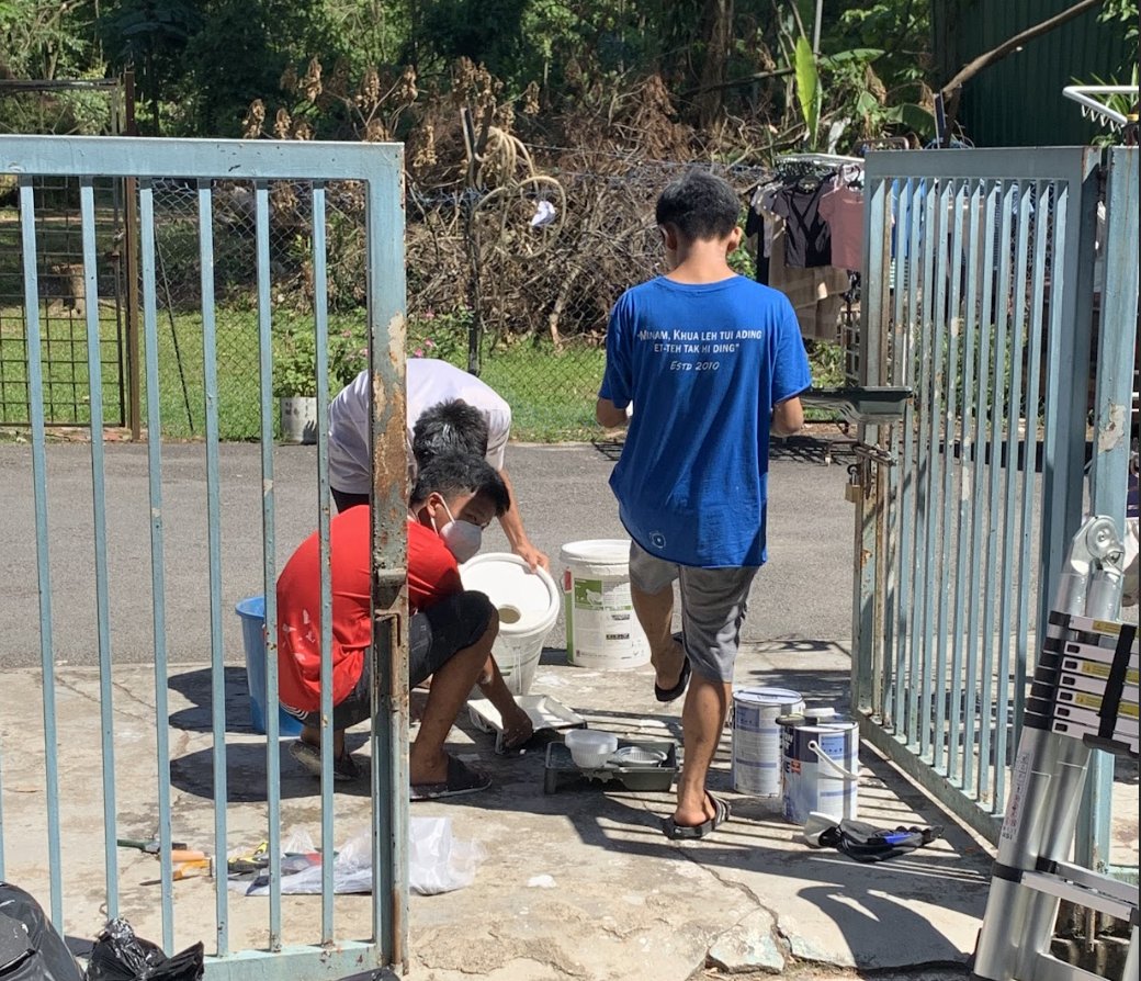 GISscience's tweet photo. Our @gismalaysia students working alongside local refugee students to refurbish their school. https://t.co/Tq8f0qBHDW
