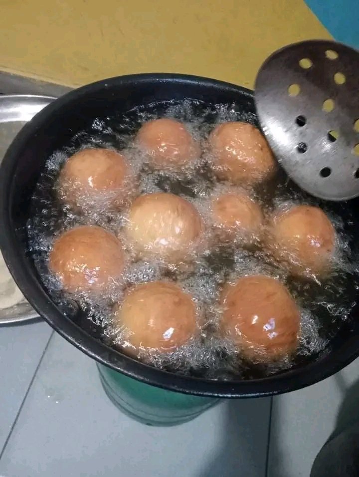 Ebonyi State Chef, Ezinne Okoye, Wants To Set Guinness World Record By Frying Bons For 130 Hours.