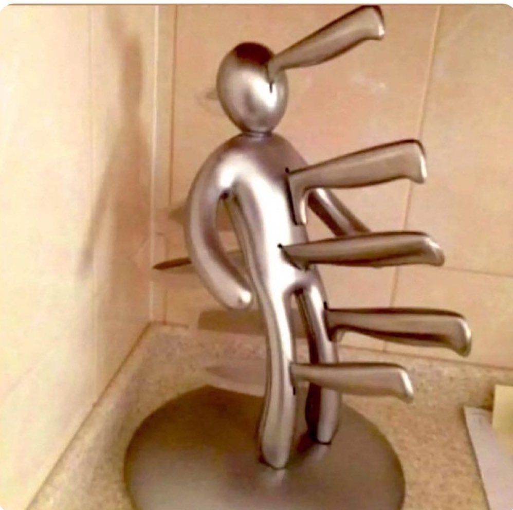 Ağrılıyız, Akraba ve dost sandıklarımız