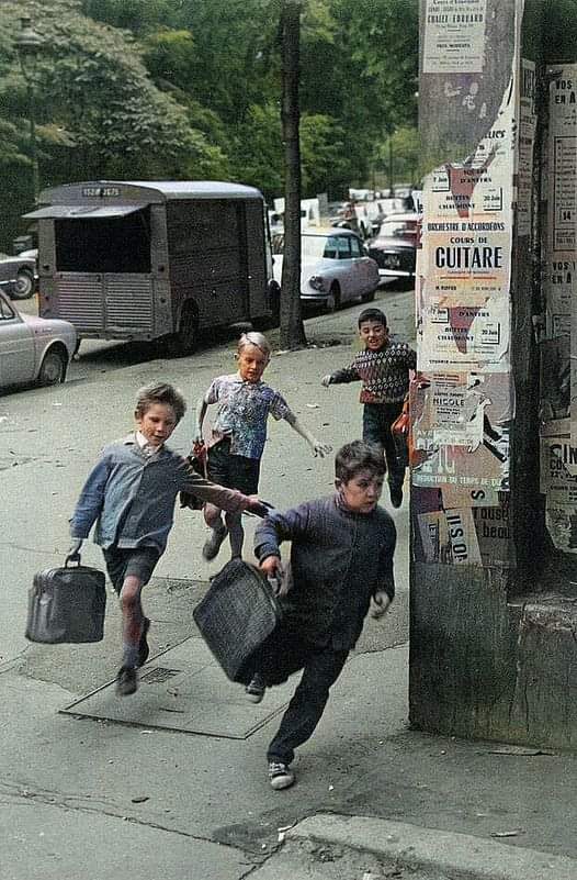 Les écoliers de Belleville. 
Années 1960. Paris