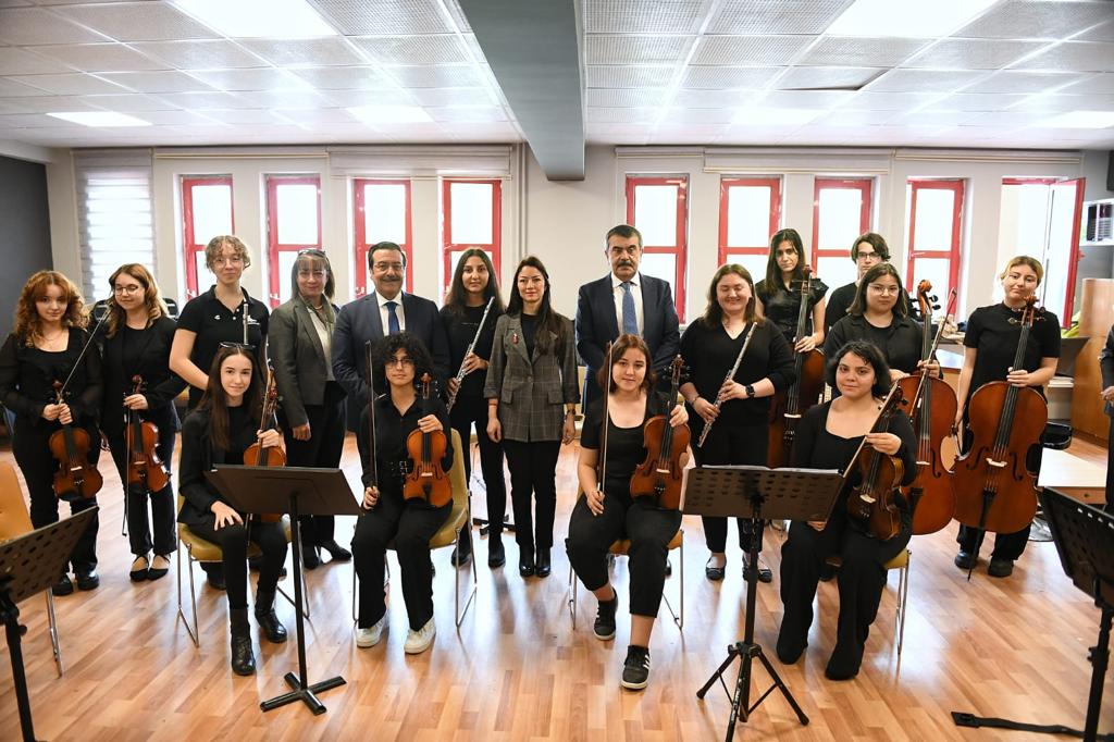 tcmeb's tweet photo. Bakan @Yusuf__Tekin, Okul Ziyaretleri Kapsamında Ankara Güzel Sanatlar Lisesi Öğretmen ve Öğrencileriyle Bir Araya Geldi

“Öğretmenlerle istişarelerimizi kurumsal hâle getireceğiz. 'Türkiye Yüzyılı’nı inşa edecekseniz bunu ancak gelecek kuşakları bu bilinçle bu hayale sahip çıkacak şekilde eğiterek yürütebilirsiniz. Onu da hep beraber yapacağız inşallah...”

👉https://t.co/Z7qctBdM9V