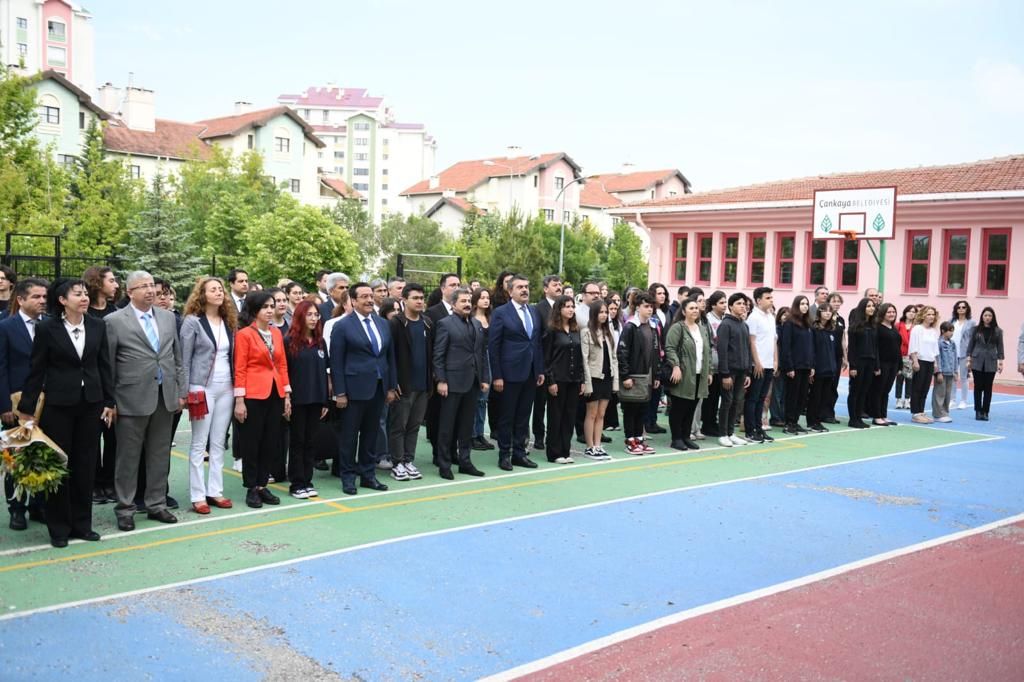 tcmeb's tweet photo. Bakan @Yusuf__Tekin, Okul Ziyaretleri Kapsamında Ankara Güzel Sanatlar Lisesi Öğretmen ve Öğrencileriyle Bir Araya Geldi

“Öğretmenlerle istişarelerimizi kurumsal hâle getireceğiz. 'Türkiye Yüzyılı’nı inşa edecekseniz bunu ancak gelecek kuşakları bu bilinçle bu hayale sahip çıkacak şekilde eğiterek yürütebilirsiniz. Onu da hep beraber yapacağız inşallah...”

👉https://t.co/Z7qctBdM9V