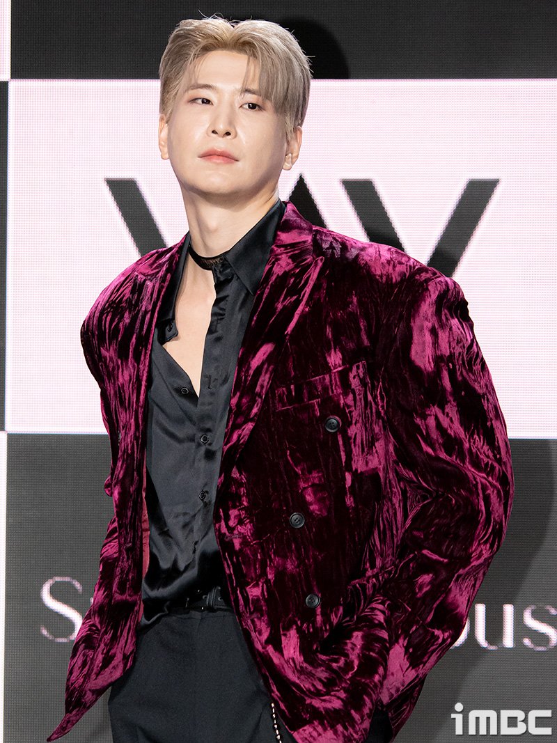 imbcenews's tweet photo. VAV의 리더 세인트반 #VAV #브이에이브이 #Subconsolous #서브칸셔스 #세인트반 [iMBC 직찍]
https://t.co/8lsMzDcrIX https://t.co/13grbAlnPZ