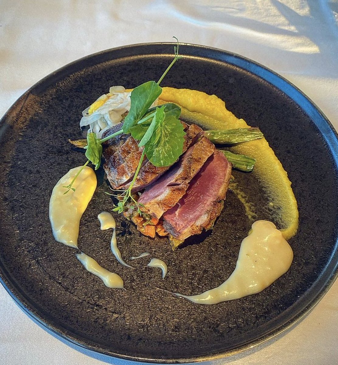 Van zombies naar hoogtes! 🧟‍♂️ Acteur <a href="/IshaBlaaker/">Isha Blaaker</a> , bekend van <a href="/FearTWD/">FearTWD</a> , ontsnapt aan de walkers en waagt zich nu aan een avontuur bij de Euromast, samen met zijn moeder. Genietend van een maaltijd op grote hoogte.

#euromast #FearTheWalkingDead #Rotterdam