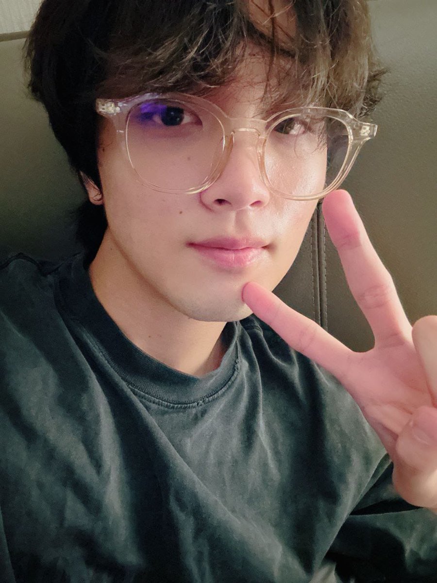 haechan21's tweet photo. [110623] 💬🐻

Sudah lama sekali, tapi terima kasih karena selalu membuatku bersinar dengan berada di sisiku. Kita akan punya banyak waktu untuk bersama di masa depan, maukah kamu tetap di sisiku seperti sekarang?? aku akan melakukan yang terbaik sambil memikirkan Czennies https://t.co/sKPkOBqG5J