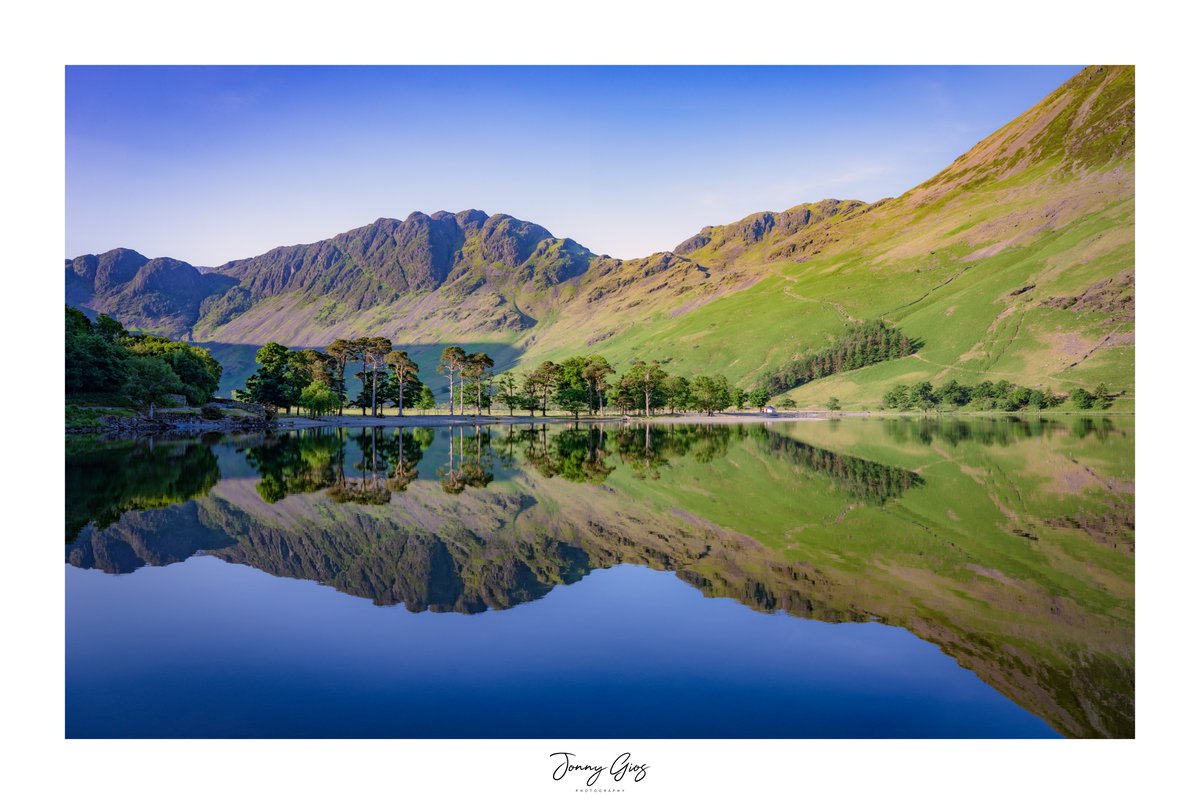 PERFECT SYMMETRY - Sunrise on Buttermere this week was stunning, I had the lake to myself for 3 hours! 
#WexMondays #FSprintmonday #Sharemondays2023 #jessopsmoment #LakeDistrict  #Cumbria #Buttermere