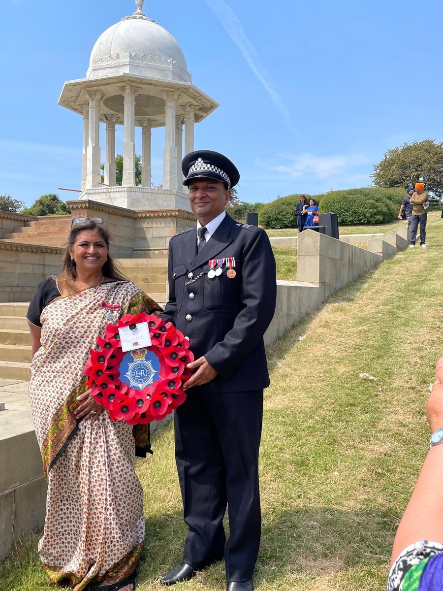 Varsha111's tweet photo. With Officer Kanti paying Tribute to the Indian soldiers who served during WWI and made the ultimate sacrifice at Chattri Memorial Brighton. Over one million Indian troops served overseas in WWI of whom over 67,000 were wounded and 74,187 Indian soldiers died. https://t.co/3YjPnkgurz