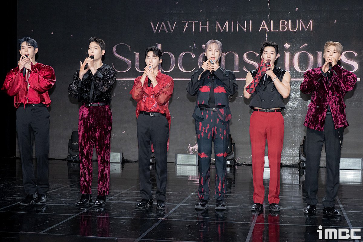imbcenews's tweet photo. VAV, 2년 9개월 군백기 끝…"이 순간 기다려왔다" #VAV #브이에이브이 #Subconsolous #서브칸셔스
"군대에 있으면서 당연하게 생각했던 것들이 당연하지 않더라. 음악 방송을 보면서 '나도 잘할 수 있는데' 생각했다"
https://t.co/8W0whQaRBr https://t.co/fLespLprO1