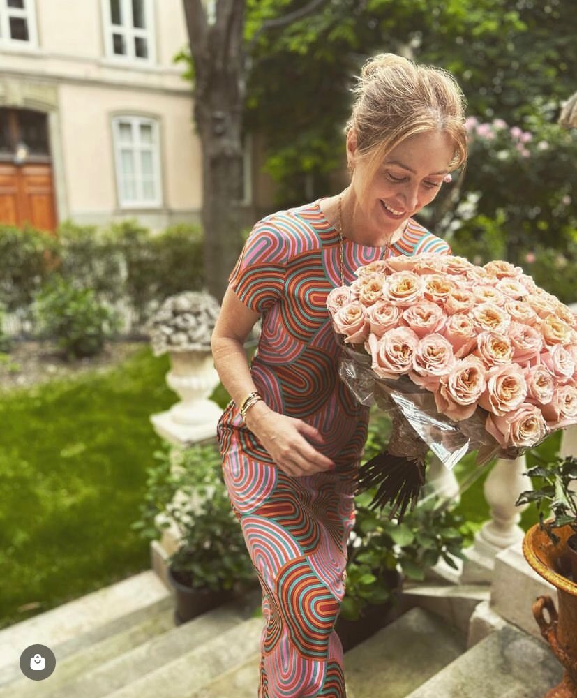 Brightening up our Monday, the gorgeous Sasha &amp; flowers 🌸💕 Pics from Sasha’s IG-“ A little inspo to get us through June gloom🌸”