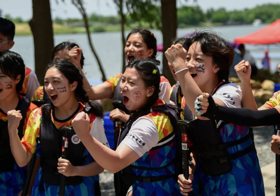 Yanchengcity's tweet photo. The Chinese Dragon Boat Race and Jiangsu Archery Club League were held at Dayang Bay Ecotourism Scenic Area in Yancheng during the weekend. https://t.co/Xal0iWsGOT