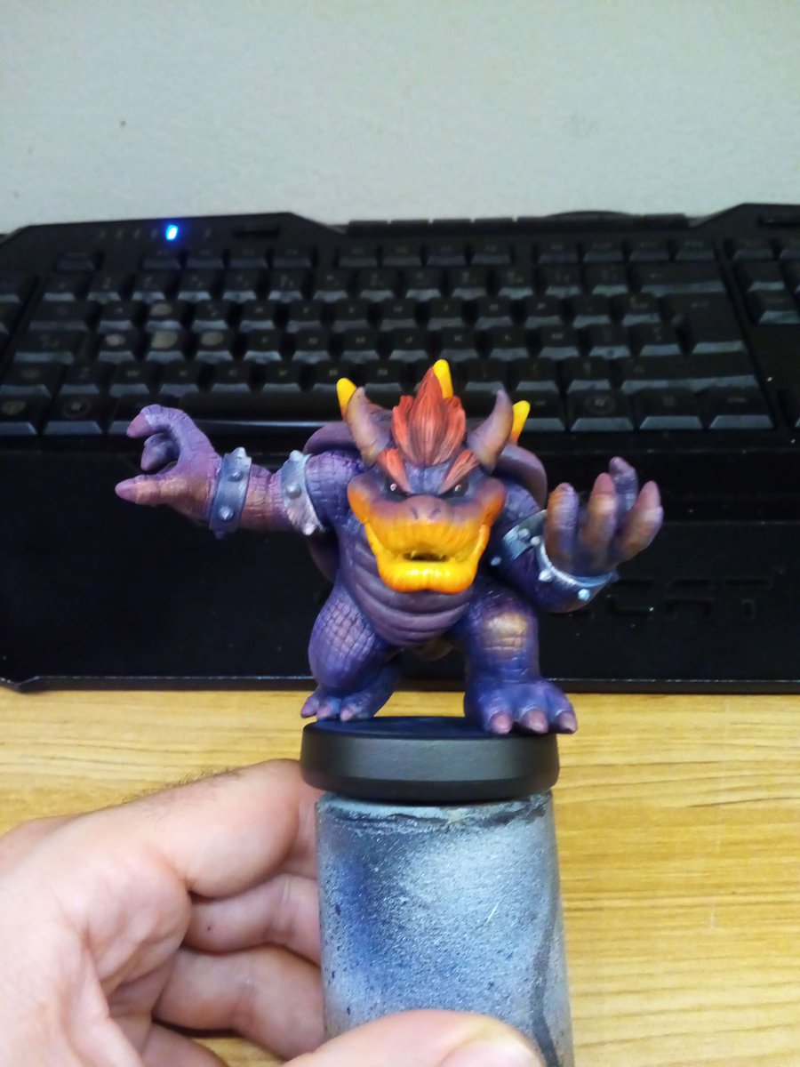 Last paintjob before I move from my current flat. Fiery Purple Bowser !