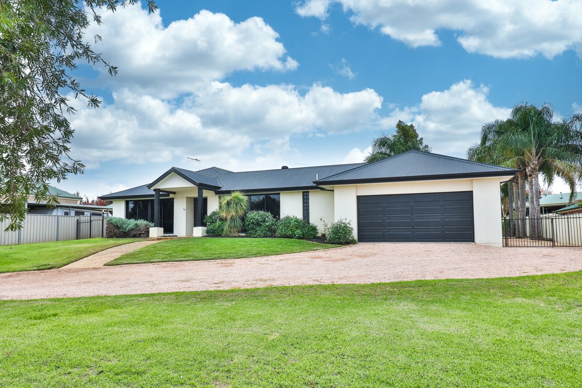 48 Wood Street, Gol Gol | Ideally located, well presented and proudly situated on an elevated 1,421m2 allo ... barryplant.com.au/for-sale/48-wo…