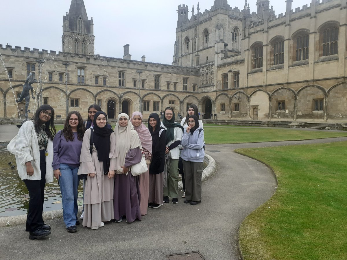 Copthall_School's tweet photo. Groups of year 10 students had an amazing experience visiting Oxford University @ChCh_Oxford on Exploring Science and Exploring Humanities days.  Thank you @AnaHasToy for the opportunity.
@PerpetuaManuel #CopthallSchool https://t.co/H5dsErHSvK