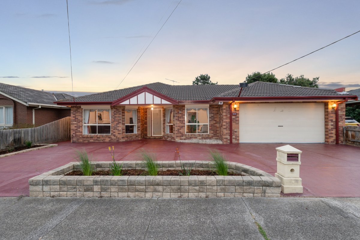 31 Tarella Drive, Keilor Downs | Located in a well sought after pocket of Keilor Downs, with an array of l ... barryplant.com.au/for-sale/31-ta…