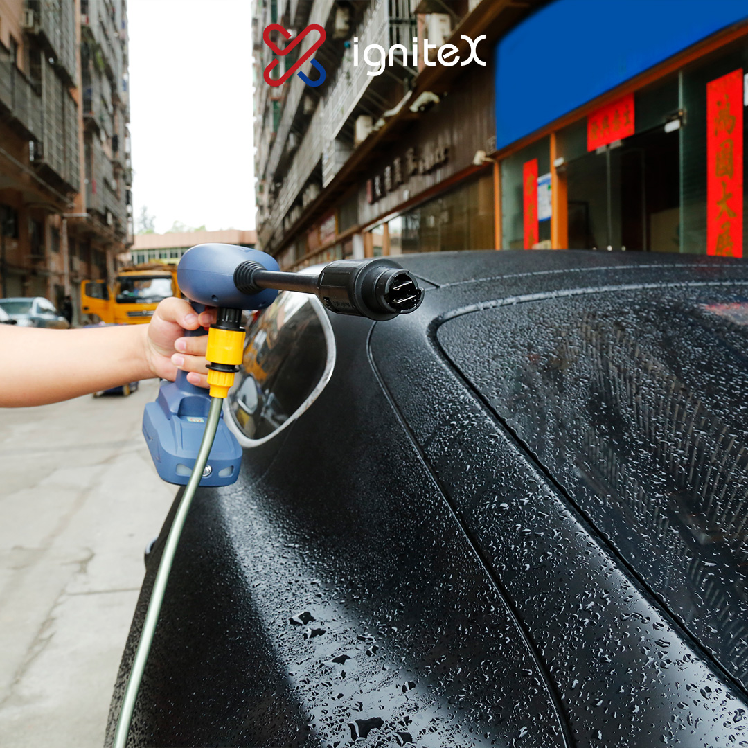 IgniteXTech's tweet photo. Say goodbye to dirty vehicles🏎 with the incredible carwashing gun from IgniteX JS6! With an outlet pressure of up to 1.2MPA, this power-packed tool will blast away dirt and grime in no time.🤩

#IgniteX #JumpStarter #jumperbattery #VacuumCleaner #CarWasher #LEDFlashlight https://t.co/4JeWoaykWW