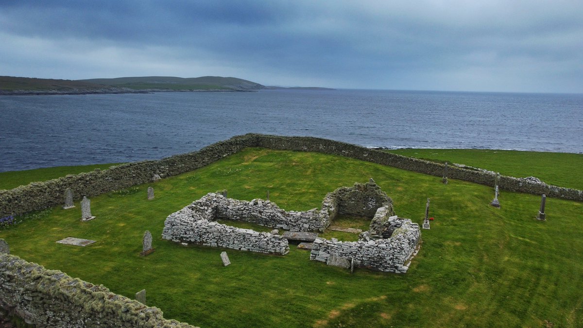 #MedievalMonday

 this is the incredibly remote St Mary's Church on the island of Bressay, Shetland
 Thought to be the earliest cruciform church on Shetland, it also has a rather wonderful pictish stone found nearby