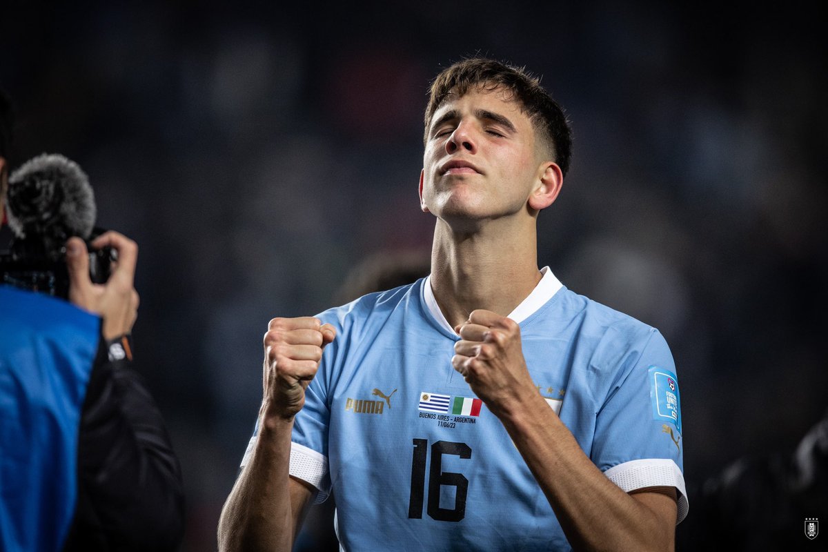 Facugonzalez33's tweet image. Nunca favoritos, siempre desde atrás. 
¡¡¡SOMOS CAMPEONES DEL MUNDO!!!🇺🇾🏆
No hay palabras para describir este momento. ¡ESTO ES URUGUAY PAPÁ! ¡Qué lindo es ser Uruguayo!
•
•
•
#ElEquipoQueNosUne #worldchampion @fifaworldcup_es