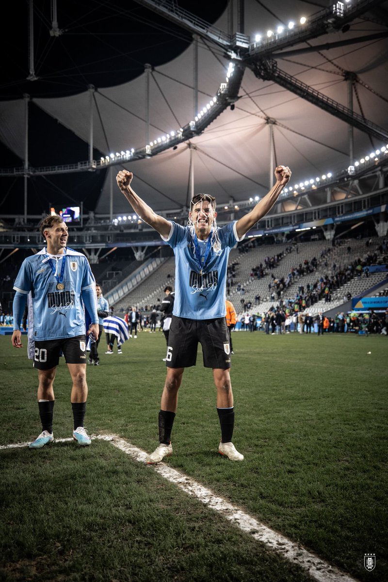 Facugonzalez33's tweet image. Nunca favoritos, siempre desde atrás. 
¡¡¡SOMOS CAMPEONES DEL MUNDO!!!🇺🇾🏆
No hay palabras para describir este momento. ¡ESTO ES URUGUAY PAPÁ! ¡Qué lindo es ser Uruguayo!
•
•
•
#ElEquipoQueNosUne #worldchampion @fifaworldcup_es