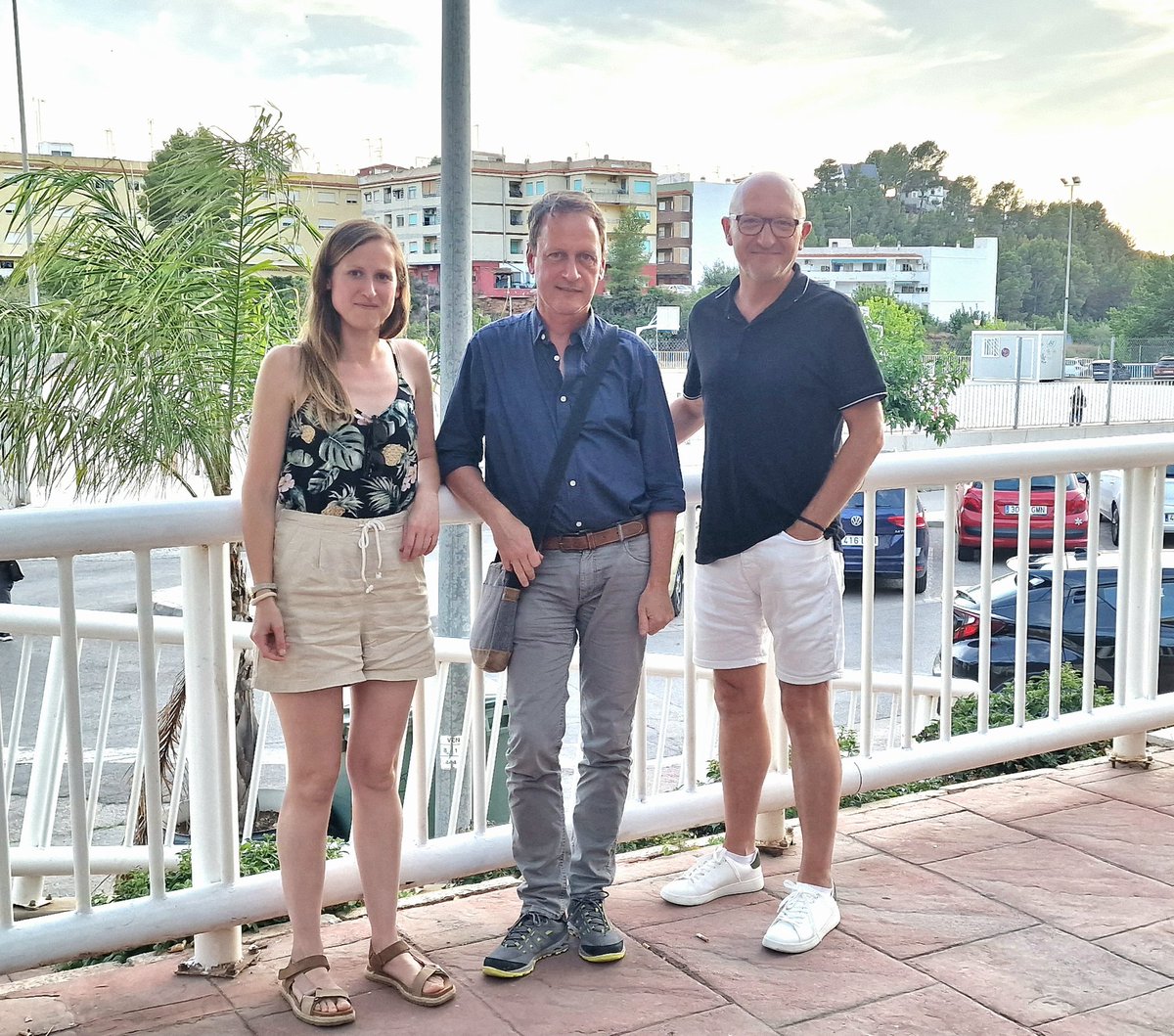 El viernes pasado nos reunimos con Eric Gielen al que muchos conoceréis por su decisiva participación en lograr que se ampliara y reformara el colegio de Náquera.

Agradecemos a Eric el tiempo que nos dedicó, sus consejos y su predisposición a ayudarnos en este proyecto.