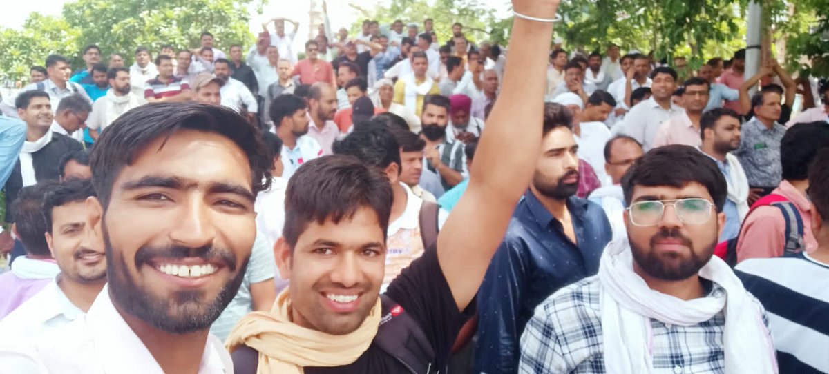 इस #वक्त की #बड़ी_खबर_महासंघ के #प्रदेश_अध्यक्ष_राजसिंह जी को #सचिवालय में #वार्ता के लिए बुलाया गया हैं
<a href="/ashokgehlot51/">Ashok Gehlot</a> <a href="/akhilarora93/">Akhil Arora</a> <a href="/1stIndiaNews/">First India News</a>  <a href="/INCIndia/">Congress</a> @JA2018official @LDC3600 <a href="/News18Rajasthan/">News18 Rajasthan</a> <a href="/zeerajasthan_/">ZEE Rajasthan</a> <a href="/RajGovOfficial/">Government of Rajasthan</a>