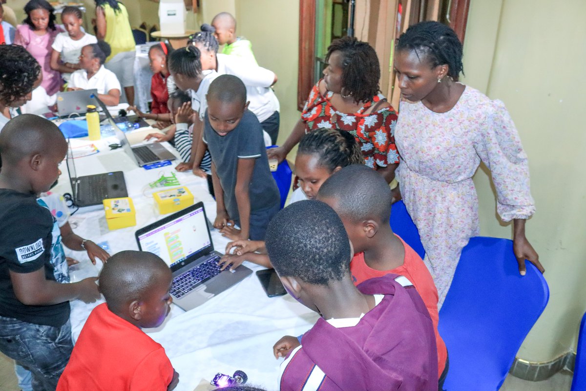 digifunzi's tweet image. At @Digifunzi, we keep parents in the loop. 
They stay up-to-date on their child&apos;s learning progress and see the Coding projects their kids have created.

Check out our photos and sign up for our next cohort!

#Coding #kidscode #code 
#MondayMotivation  #HappyNewWeek #Museveni