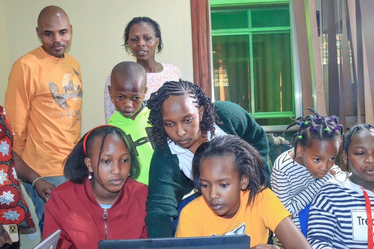 digifunzi's tweet image. At @Digifunzi, we keep parents in the loop. 
They stay up-to-date on their child&apos;s learning progress and see the Coding projects their kids have created.

Check out our photos and sign up for our next cohort!

#Coding #kidscode #code 
#MondayMotivation  #HappyNewWeek #Museveni