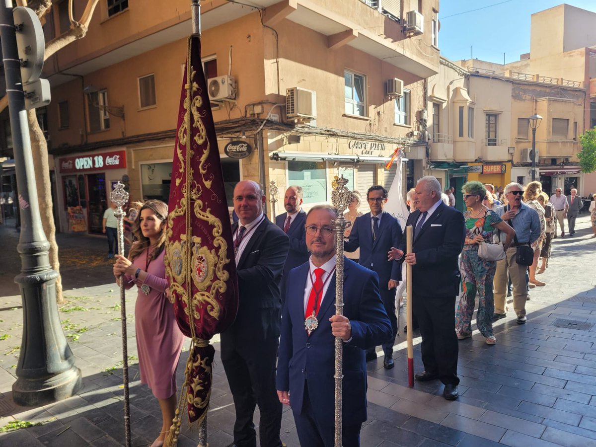 Agrup_Almeria's tweet photo. Ayer participamos en la santa misa y procesión del Corpus Christi.

Posteriormente una representación acompañó a @HdadCenaAlmeria en el traslado de vuelta del Señor de la Santa Cena. https://t.co/3qXjcoKN50