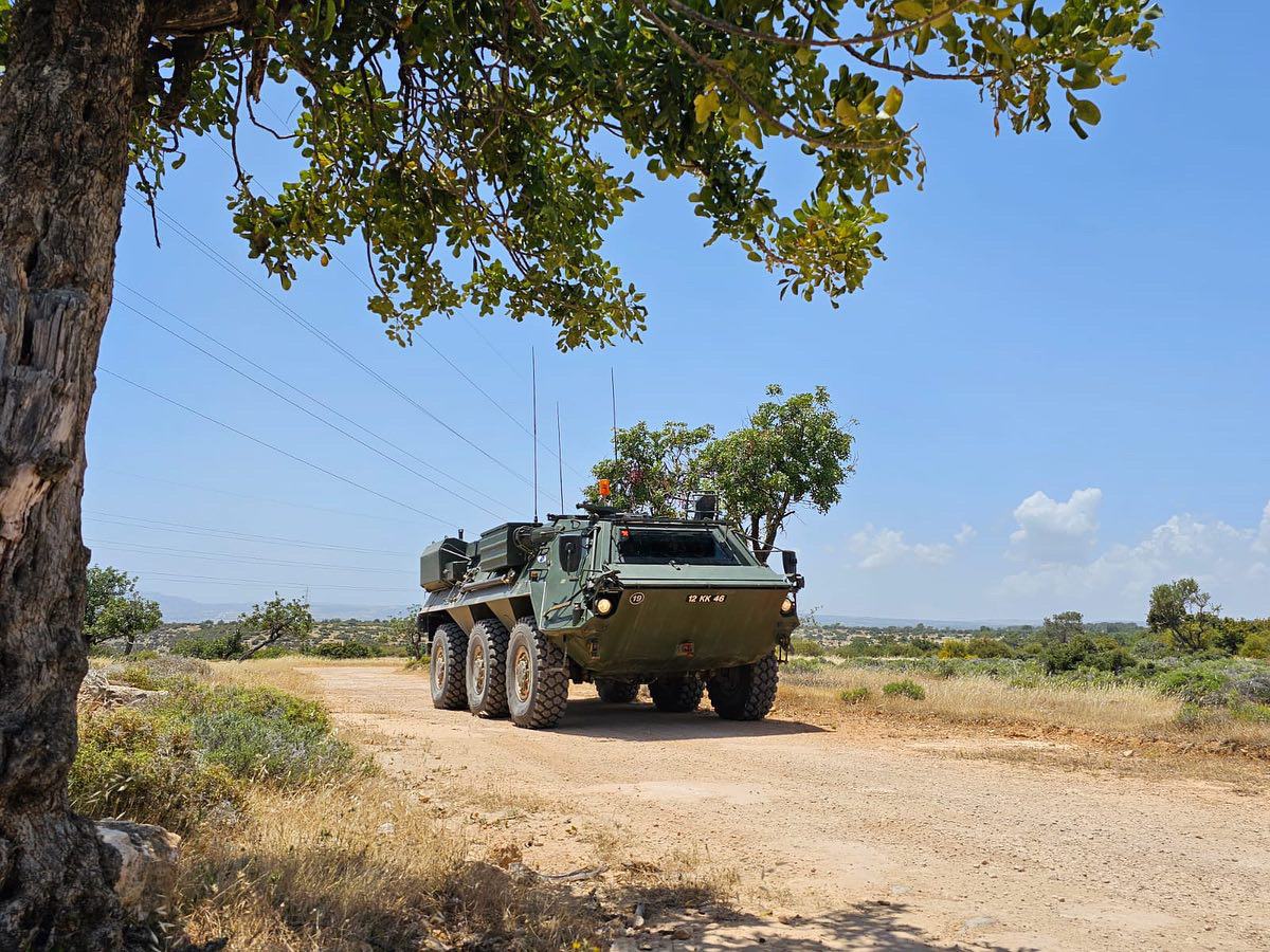 To start the week, we look at our #SapperFamily from @28EngrRegt who recently concluded Ex DRAGONS BREATH, in Cyprus. This tested Falcon Sqn operating on Fuchs platforms in a variety of challenging CBRN situations. Great work! 💪

#RoyalEngineers #CBRN #Engineering #Ubique