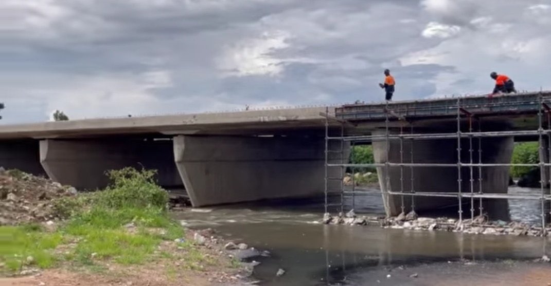 Mbudzi Interchange project is progressing well. I’m proud to see such development happening under President ED Mnangagwa I personally think given 5 more years this man will bring tremendous change to the economy 
#EDWORKS
#NyikaInovakwaNeveneVayo