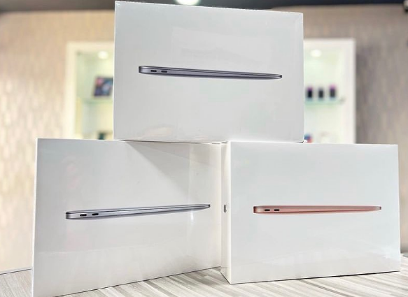 Ai_0404_'s tweet photo. ✨スペシャルプレゼント企画 ✨

本日もプレゼント企画開催🎁
iPhoneとMacbookをご用意しました‼
好きな商品をお選びください✅

【応募方法】
➡フォロー
➡リツイート＆いいね

【締切】
・フォロワー1700人到達 https://t.co/TANNcds1mF