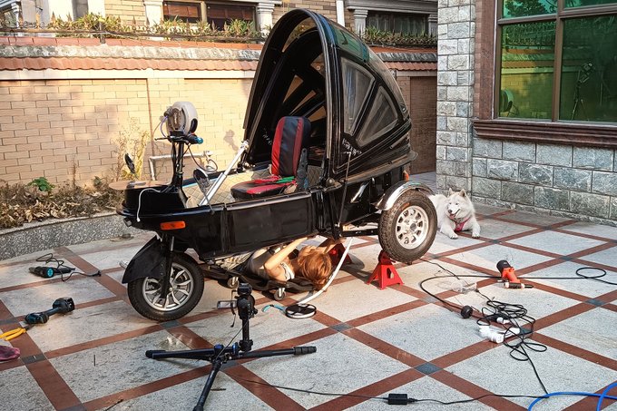 Drop a cool photo that someone took of you doing your job. https://t.co/i43FeNfxMO