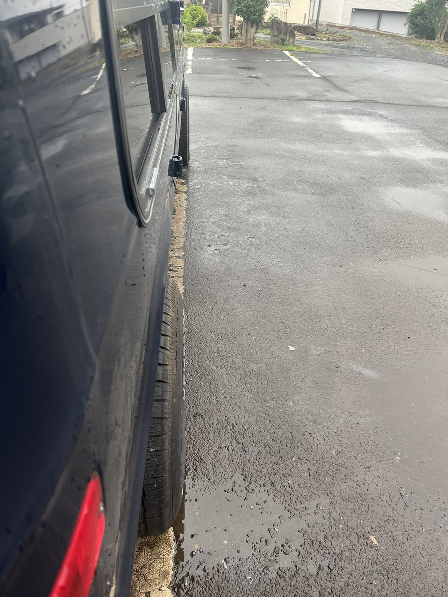 yusu0010's tweet image. エアロ外してサイコーになった！
エアロついてると車高低く感じて良かったけど、自分は飾り気ない方が好きなので…軽いし…
マフラーとハミタイと、ボディの穴直さないと
後は腐食止めて、屋根の訳分からん凹み消して、満足かなあ。機関系やらないとね🥲
#dodge #ramvan #金作るつもりが吸われた号