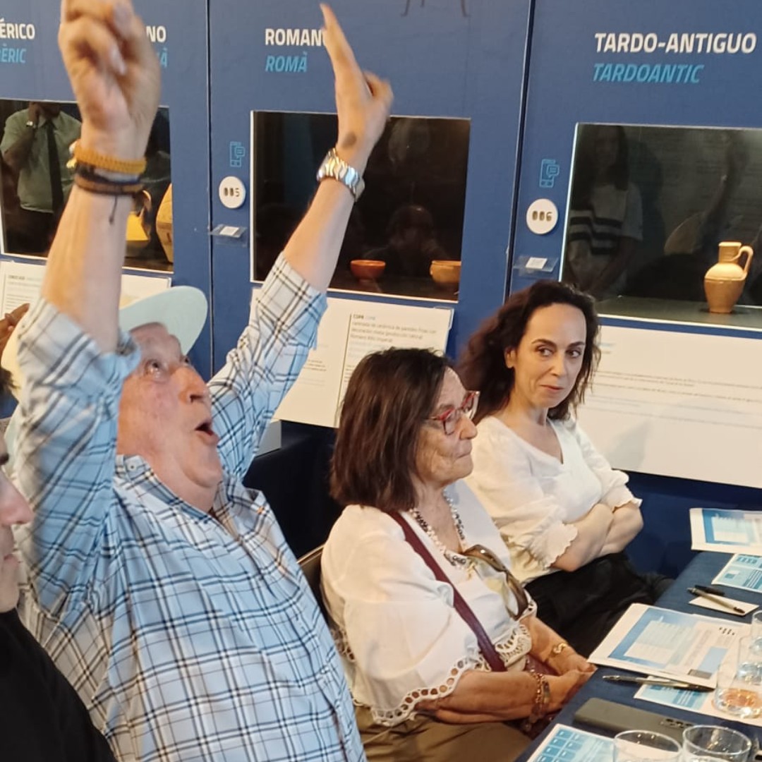 AMAEM_Oficial's tweet photo. El sábado celebramos una cata de agua "a ciegas" con un elenco de cine 🎦

Los actores del Festival de Cine de Alicante acudieron al Museo de Aguas de Alicante para conocer más sobre los diferentes tipos de agua. ¡Gracias por vuestro interés! https://t.co/8UyKjDt6TQ