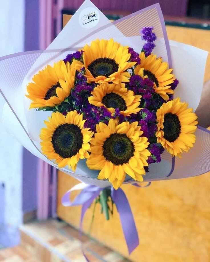 sunflowerchives's tweet photo. Sunflowers are always smiling ☺. https://t.co/2Ep3g8Yr9c
