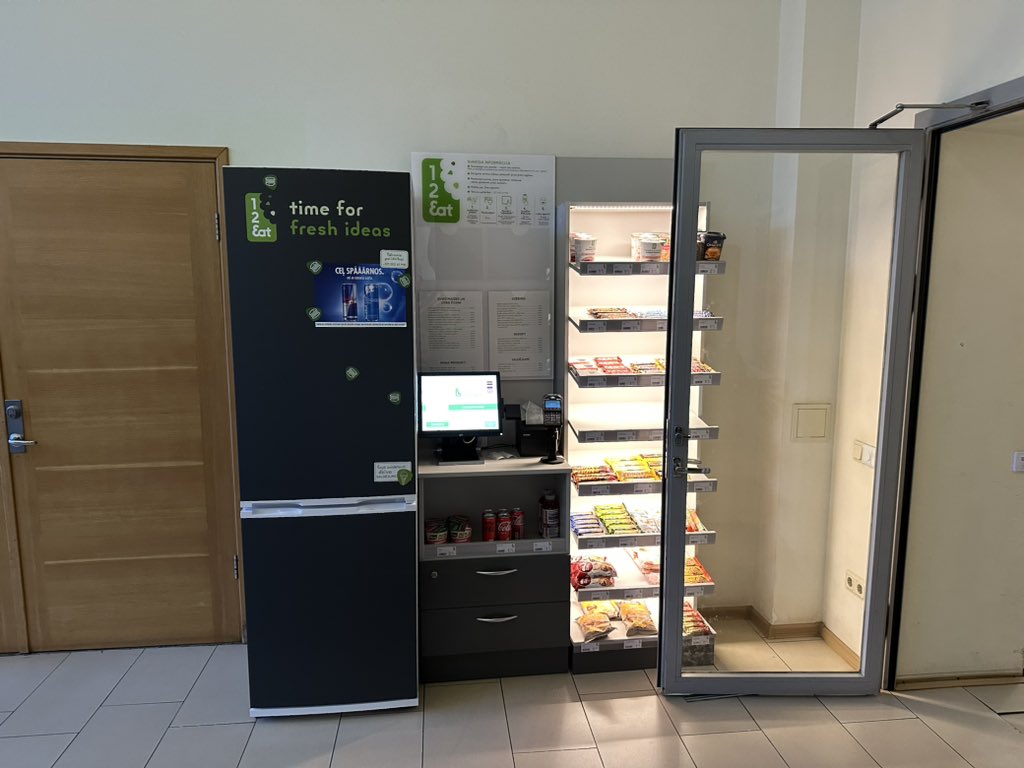 spunde's tweet image. Mini veikals biroju ēkā. Nekādu kameru vai citas kontroles – tikai uzticēšanās cilvēku godaprātam. Vai tiešām būsim izauguši kā pilsoniska sabiedrība? #prieks #Čiekurkalns #Tēraudlietuves22