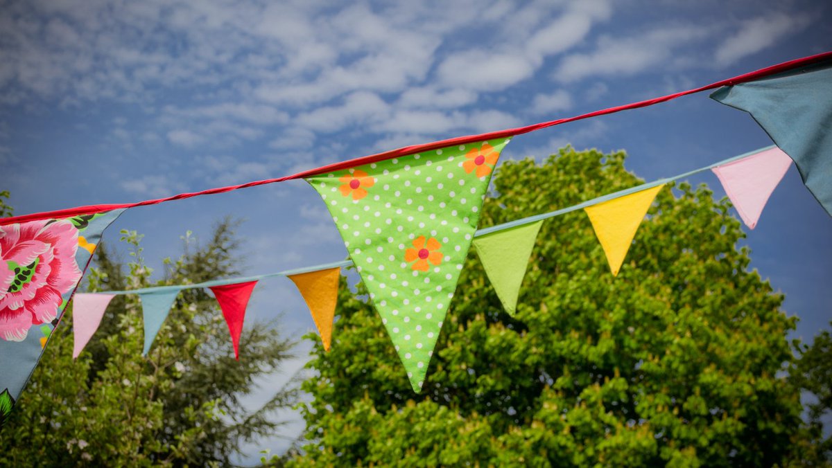 DVLrail's tweet photo. #Festival and carnival season has arrived in #DerwentValley, so hop on the train and get your summer started!

Coming up:

🎶 Fishpond Music Festival, #MatlockBath
🎪 #Whatstandwell Festival
🎉 #Duffield Carnival and Music Festival
🍻 #Cromford Beer Festival

#DerwentValleyLine https://t.co/7JB71m9pHc