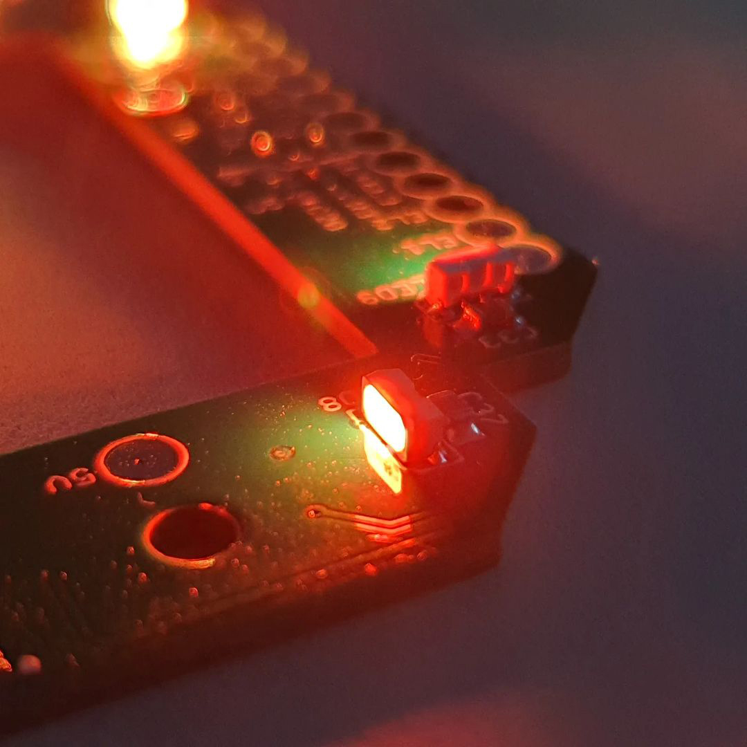 PCBWayOfficial's tweet image. On the pictures you can see the first test of the #pxlDigit PCB based on an #ESP32 Pico. Two SK1612 side leds are used to illuminate a segment.

😍Thanks to @nerdiyde &apos;s continuous innovative design.
@PCBWayOfficial will accompany you every step of the way!