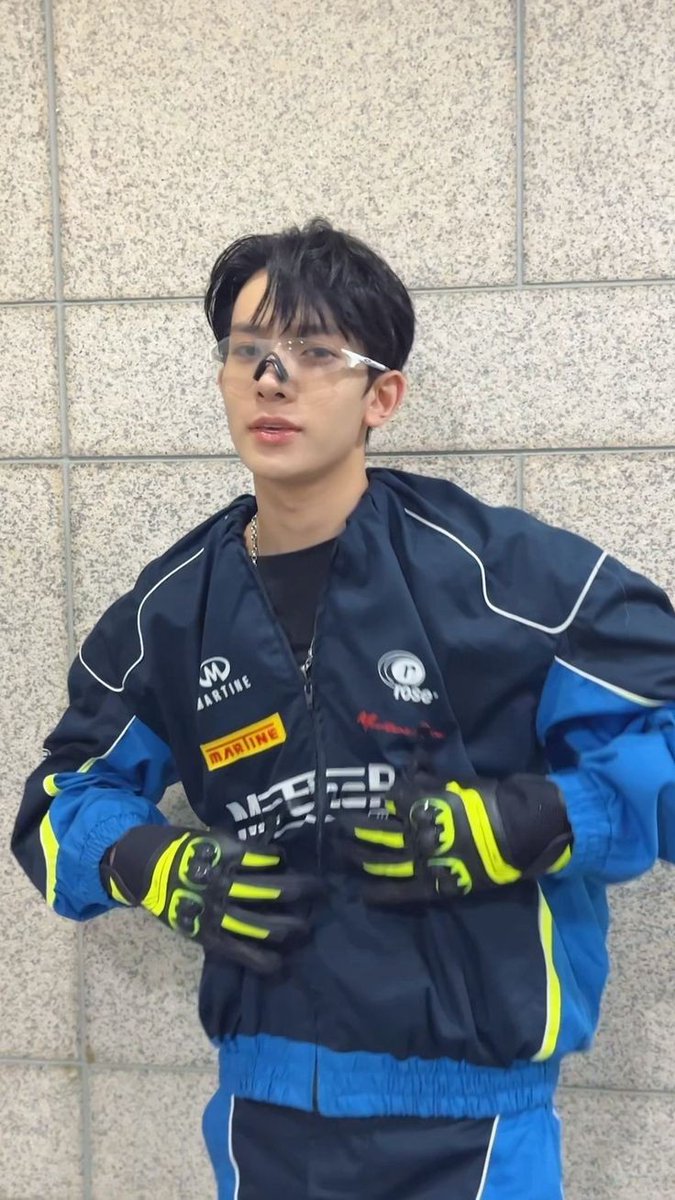 Elysewrite's tweet photo. Hee: take pictures of me love, dapat maganda Yung Kasing Ganda mo

And here's the results

(Ps. Roleplay mode)
#stantwt
#kpoptwt
@kylehyxe https://t.co/RNNPgzu24X