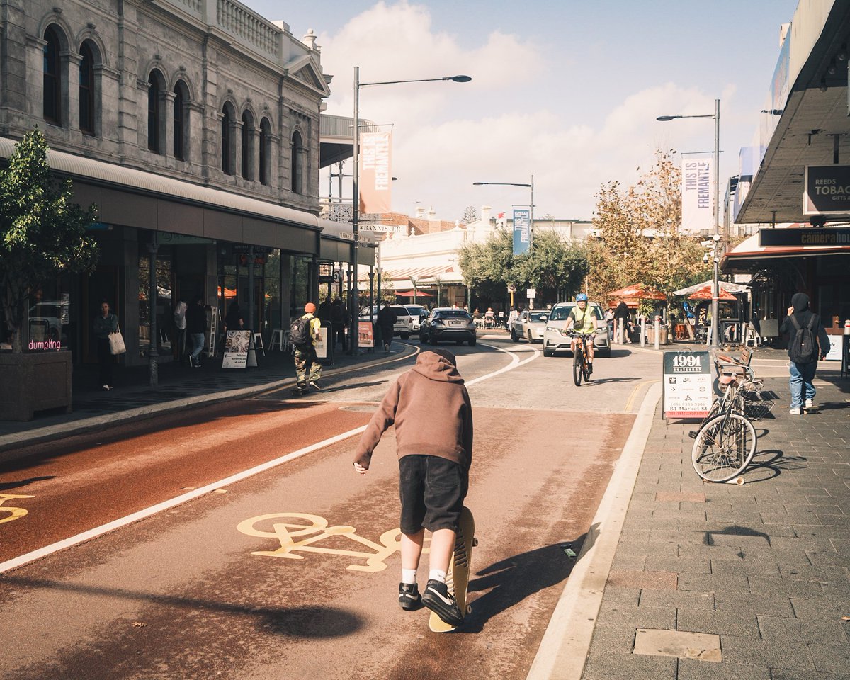 kyleattwoodphot's tweet photo. Sunshine and life being enjoyed in Fremantle
#streetphotography #street #fremantle #streetphotographer #x100v #fujifilm_xseries #fujifilm #skateboard #perthphotographer https://t.co/0ts5T2hLtd