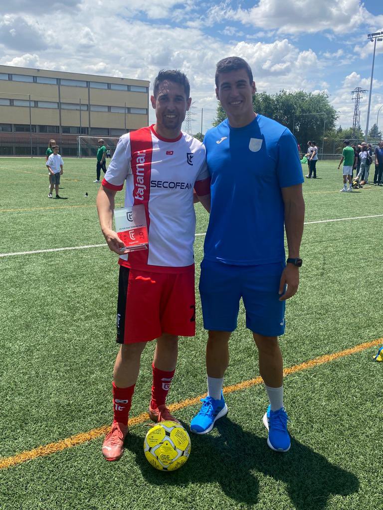 pedro_monzu's tweet photo. De los mayores regalos q te da este deporte es su capacidad d juntar a personas que acaben formando parte d tu círculo cercano de amistades. Acaba una etapa de tu vida, pero te llevas muchos recuerdos y personas d ella, y en mi caso, un gran amigo, aquí estaré 😘⚽️❤️‍🔥 @VictorRaiz https://t.co/0F3u5dqgig