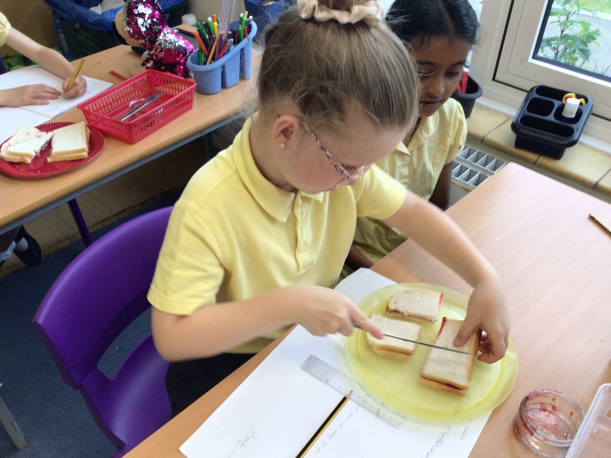 s_wilfrid's tweet photo. Writing lesson for Year 3! Making a sandwich with step by step instructions. Great focus on technical words and adverbs of manner ⭐️ https://t.co/3cRlJBS3pf