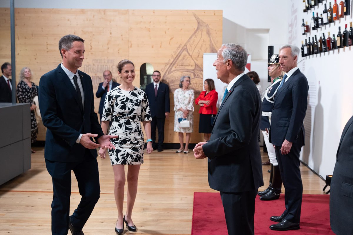 ShapiraDor's tweet photo. We spent a great weekend in Peso de Régua to celebrate #Portugalday, hosted by the President of 🇵🇹
--
Passámos um fim-de-semana maravilhoso no Peso da Régua celebrando o Dia de Portugal, a convite do Presidente da República Portuguesa 🇵🇹 https://t.co/AVXfqnVoRG